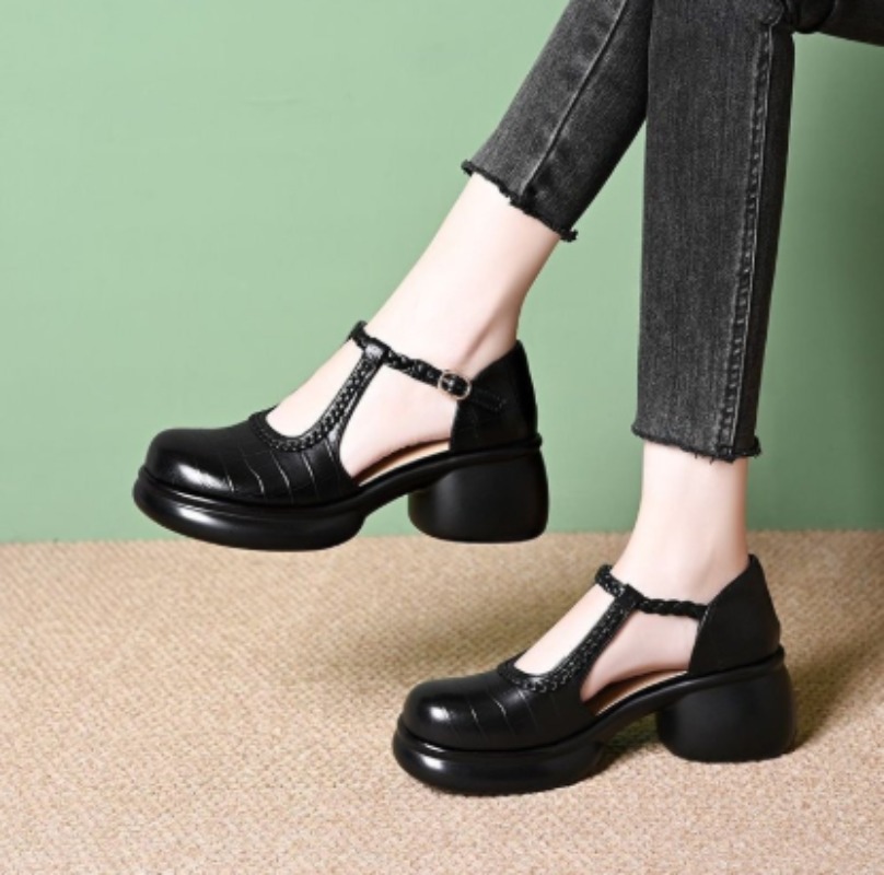 Sandals - Schwarze Damen-Mary-Jane-Sandalen mit Krokodilprägung, T-Riemen, Schnallenverschluss,